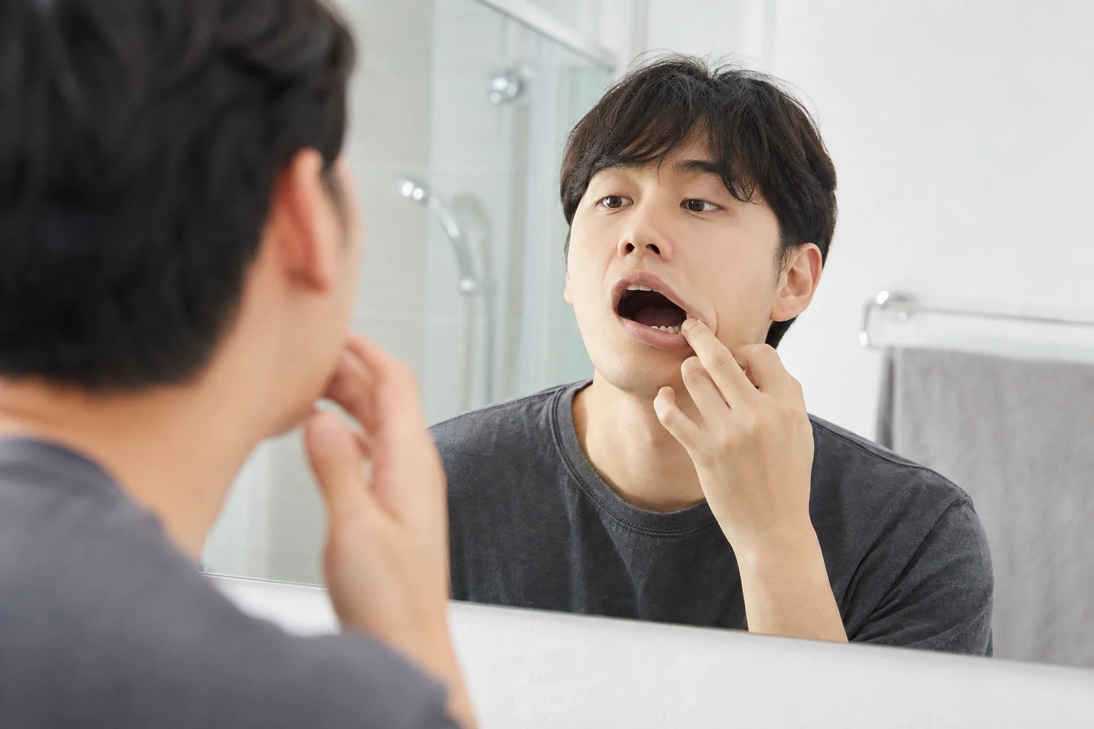 인레이 어금니 깨짐 상태 확인과 대처 장면